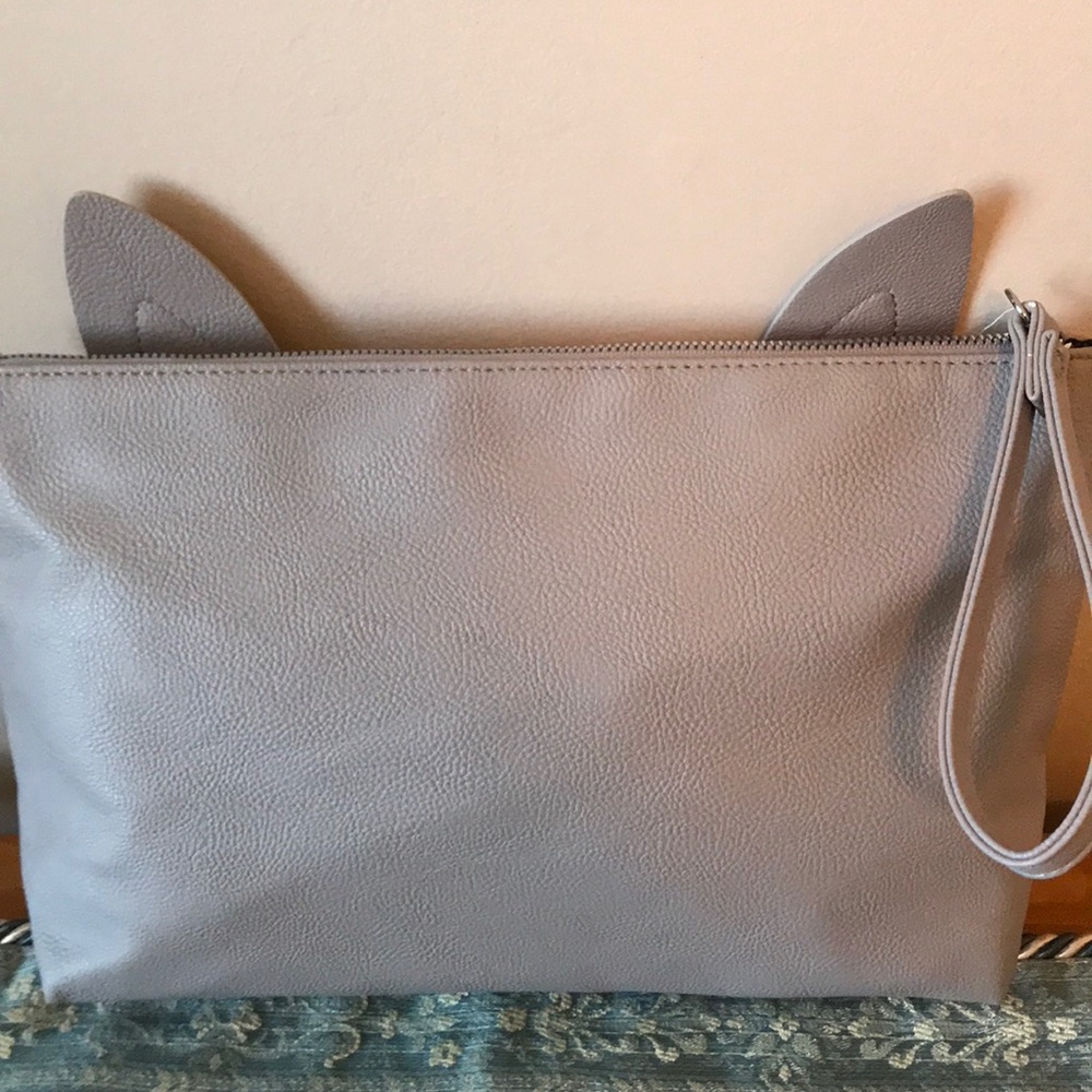 BETSEY JOHNSON COSMETIC BAG WITH STRAP 48.00 NWT - Picture 3 of 6